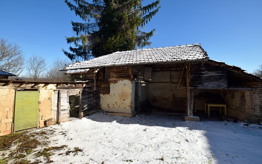 A QUIETLY POSITIONED VILLAGE PROPERTY WITH SPACE, VIEWS AND THE POTENTIAL TO CREATE A BEAUTIFUL HOME
