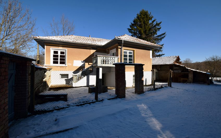 A QUIETLY POSITIONED VILLAGE PROPERTY WITH SPACE, VIEWS AND THE POTENTIAL TO CREATE A BEAUTIFUL HOME
