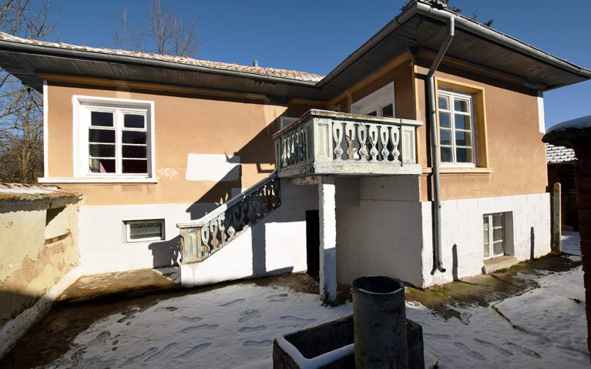 A QUIETLY POSITIONED VILLAGE PROPERTY WITH SPACE, VIEWS AND THE POTENTIAL TO CREATE A BEAUTIFUL HOME