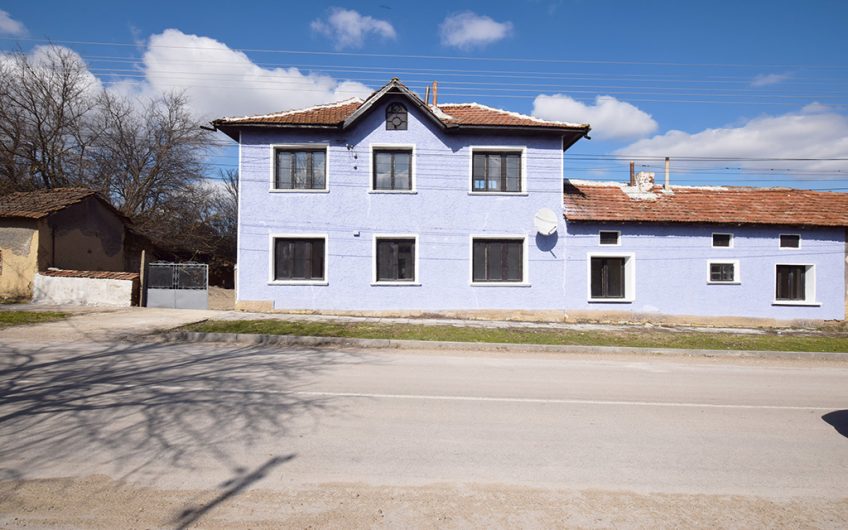 AN ELEGANT LILAC-COLOURED TWO-STOREY HOME WITH SPACIOUS GARDEN AND AN ENDLESS COUNTRYSIDE CHARM