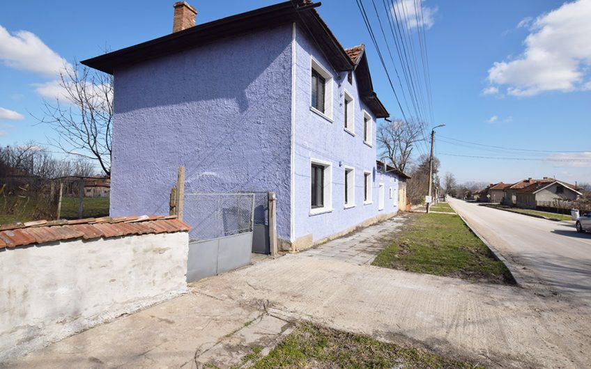 AN ELEGANT LILAC-COLOURED TWO-STOREY HOME WITH SPACIOUS GARDEN AND AN ENDLESS COUNTRYSIDE CHARM