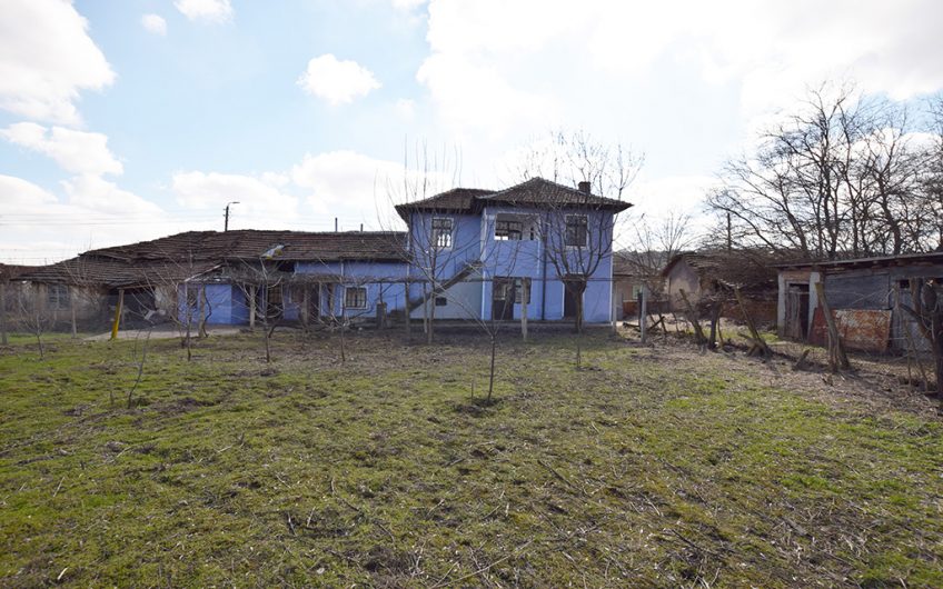 AN ELEGANT LILAC-COLOURED TWO-STOREY HOME WITH SPACIOUS GARDEN AND AN ENDLESS COUNTRYSIDE CHARM