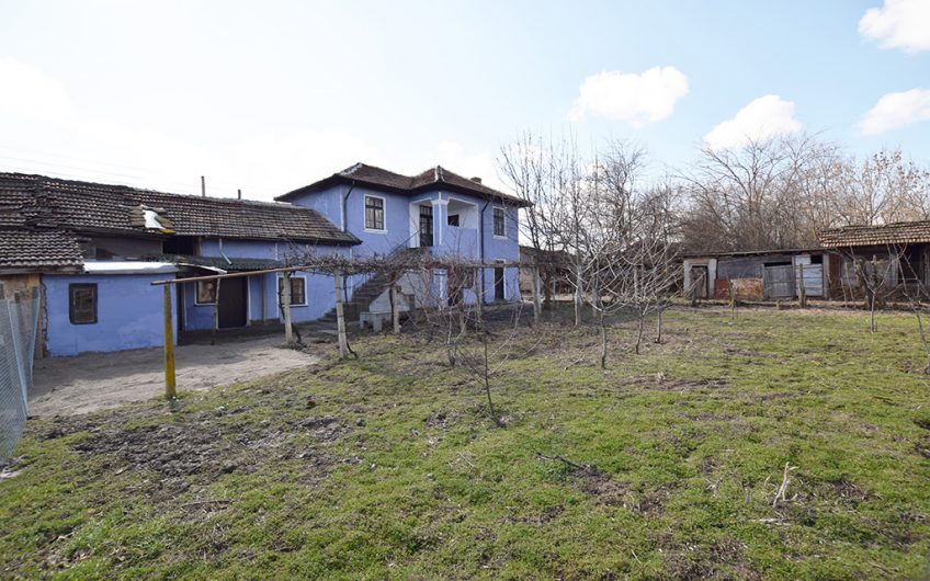AN ELEGANT LILAC-COLOURED TWO-STOREY HOME WITH SPACIOUS GARDEN AND AN ENDLESS COUNTRYSIDE CHARM