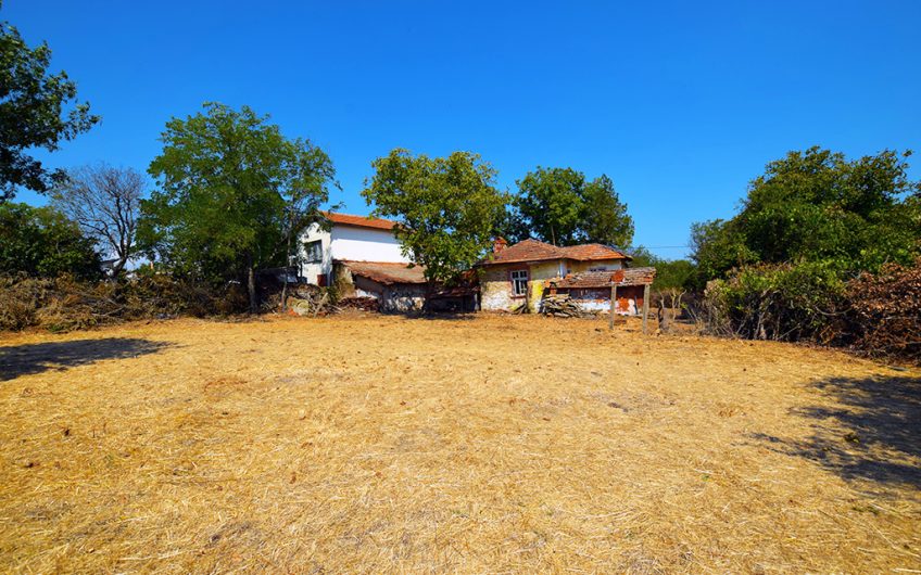 A CHARMING TRADITIONAL STONE HOUSE WITH A HALF-ACRE GARDEN, CLOSE TO THE BLACK SEA COAST AND BURGAS AIRPORT