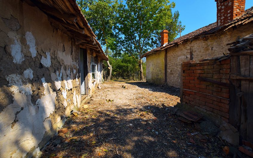A CHARMING TRADITIONAL STONE HOUSE WITH A HALF-ACRE GARDEN, CLOSE TO THE BLACK SEA COAST AND BURGAS AIRPORT