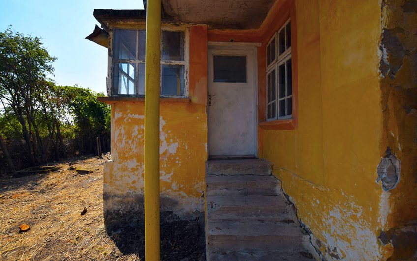 A CHARMING TRADITIONAL STONE HOUSE WITH A HALF-ACRE GARDEN, CLOSE TO THE BLACK SEA COAST AND BURGAS AIRPORT