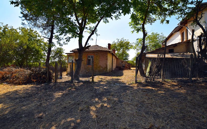A CHARMING TRADITIONAL STONE HOUSE WITH A HALF-ACRE GARDEN, CLOSE TO THE BLACK SEA COAST AND BURGAS AIRPORT
