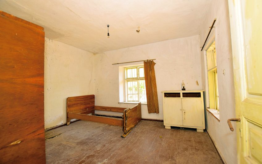 A CHARMING TRADITIONAL STONE HOUSE WITH A HALF-ACRE GARDEN, CLOSE TO THE BLACK SEA COAST AND BURGAS AIRPORT