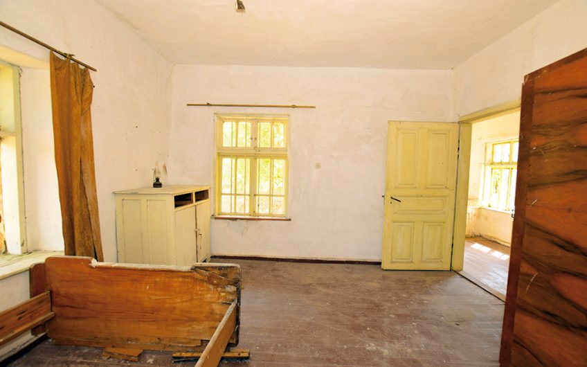 A CHARMING TRADITIONAL STONE HOUSE WITH A HALF-ACRE GARDEN, CLOSE TO THE BLACK SEA COAST AND BURGAS AIRPORT