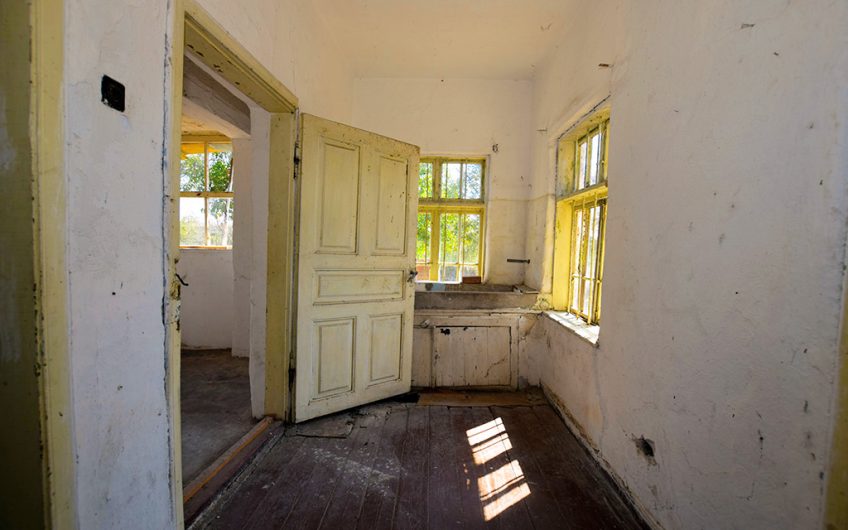 A CHARMING TRADITIONAL STONE HOUSE WITH A HALF-ACRE GARDEN, CLOSE TO THE BLACK SEA COAST AND BURGAS AIRPORT
