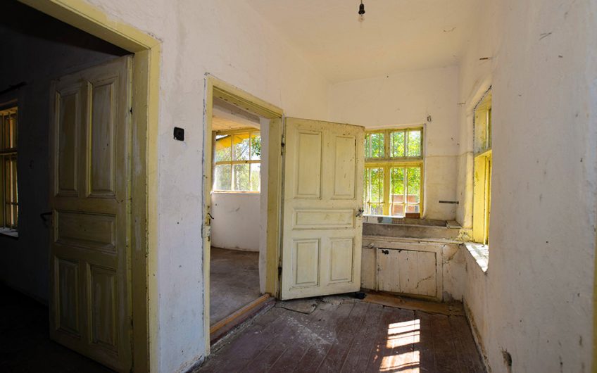 A CHARMING TRADITIONAL STONE HOUSE WITH A HALF-ACRE GARDEN, CLOSE TO THE BLACK SEA COAST AND BURGAS AIRPORT
