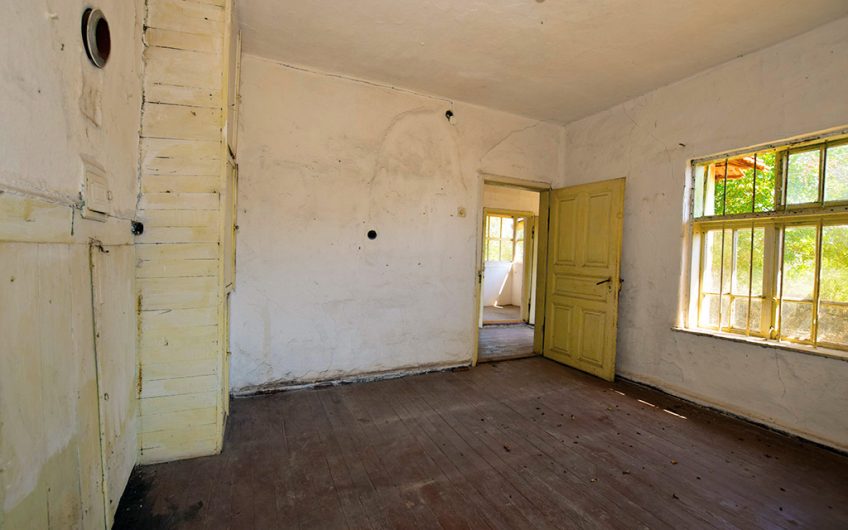 A CHARMING TRADITIONAL STONE HOUSE WITH A HALF-ACRE GARDEN, CLOSE TO THE BLACK SEA COAST AND BURGAS AIRPORT
