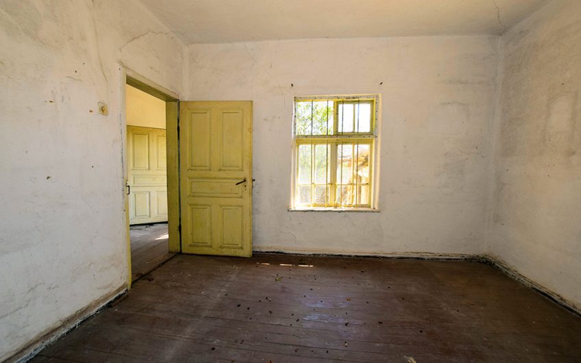 A CHARMING TRADITIONAL STONE HOUSE WITH A HALF-ACRE GARDEN, CLOSE TO THE BLACK SEA COAST AND BURGAS AIRPORT
