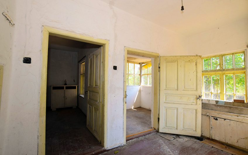 A CHARMING TRADITIONAL STONE HOUSE WITH A HALF-ACRE GARDEN, CLOSE TO THE BLACK SEA COAST AND BURGAS AIRPORT