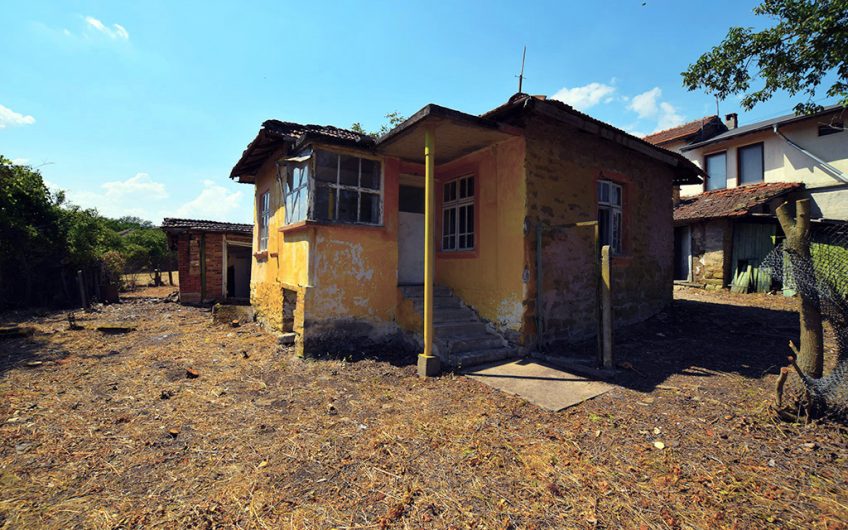 A CHARMING TRADITIONAL STONE HOUSE WITH A HALF-ACRE GARDEN, CLOSE TO THE BLACK SEA COAST AND BURGAS AIRPORT