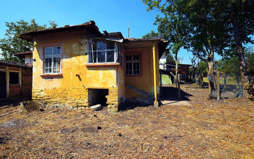 A CHARMING TRADITIONAL STONE HOUSE WITH A HALF-ACRE GARDEN, CLOSE TO THE BLACK SEA COAST AND BURGAS AIRPORT