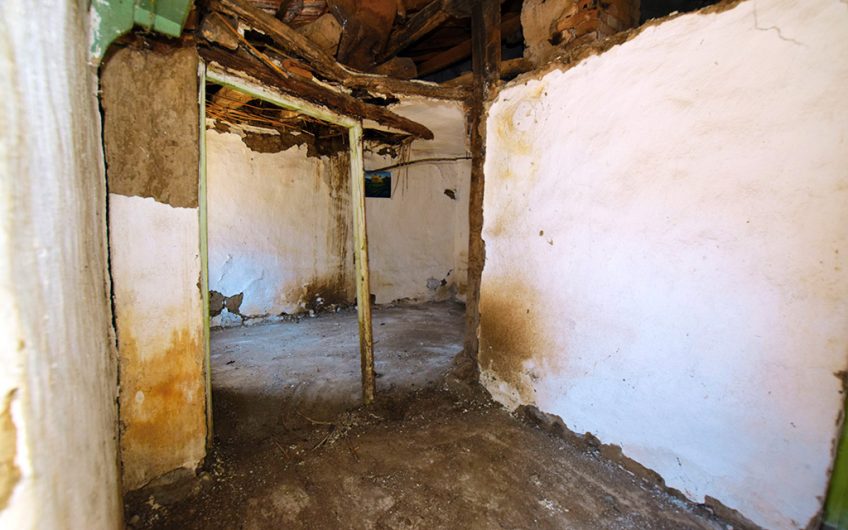 A CHARMING TRADITIONAL STONE HOUSE WITH A HALF-ACRE GARDEN, CLOSE TO THE BLACK SEA COAST AND BURGAS AIRPORT