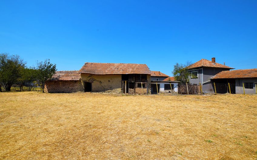 MASSIVE 4-BEDROOM TWO-STOREY HOME WITH 1,400 SQ.M. GARDEN, INTERNAL STAIRCASE & EXCEPTIONAL POTENTIAL