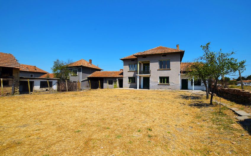 MASSIVE 4-BEDROOM TWO-STOREY HOME WITH 1,400 SQ.M. GARDEN, INTERNAL STAIRCASE & EXCEPTIONAL POTENTIAL