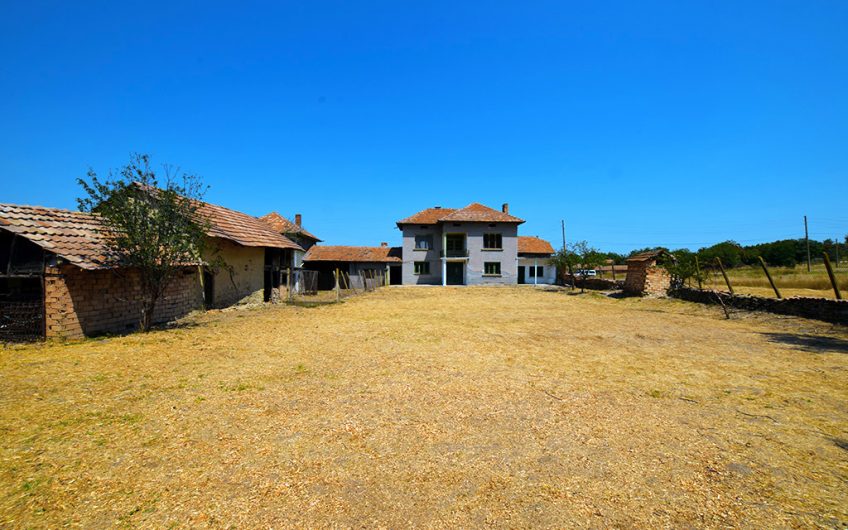 MASSIVE 4-BEDROOM TWO-STOREY HOME WITH 1,400 SQ.M. GARDEN, INTERNAL STAIRCASE & EXCEPTIONAL POTENTIAL