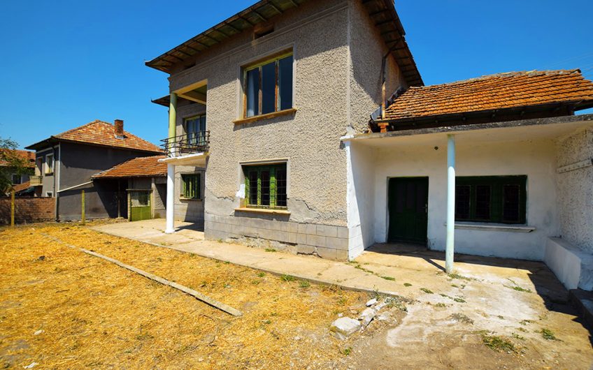 MASSIVE 4-BEDROOM TWO-STOREY HOME WITH 1,400 SQ.M. GARDEN, INTERNAL STAIRCASE & EXCEPTIONAL POTENTIAL