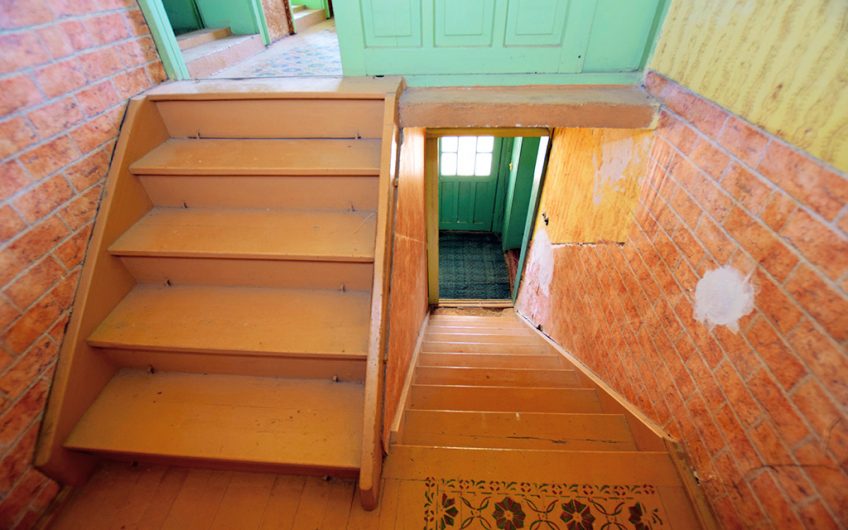 MASSIVE 4-BEDROOM TWO-STOREY HOME WITH 1,400 SQ.M. GARDEN, INTERNAL STAIRCASE & EXCEPTIONAL POTENTIAL