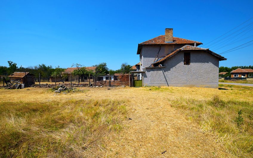 MASSIVE 4-BEDROOM TWO-STOREY HOME WITH 1,400 SQ.M. GARDEN, INTERNAL STAIRCASE & EXCEPTIONAL POTENTIAL