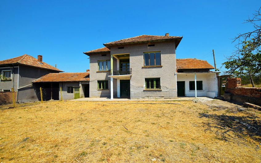 MASSIVE 4-BEDROOM TWO-STOREY HOME WITH 1,400 SQ.M. GARDEN, INTERNAL STAIRCASE & EXCEPTIONAL POTENTIAL
