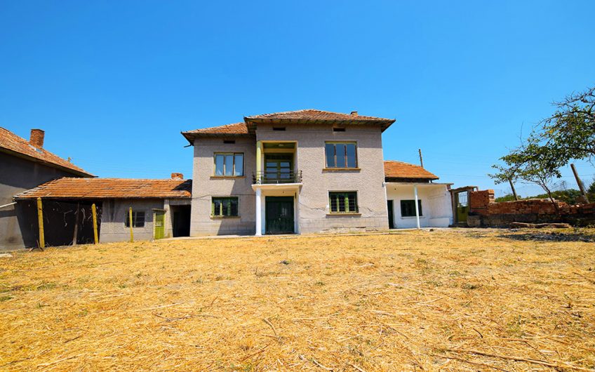 MASSIVE 4-BEDROOM TWO-STOREY HOME WITH 1,400 SQ.M. GARDEN, INTERNAL STAIRCASE & EXCEPTIONAL POTENTIAL