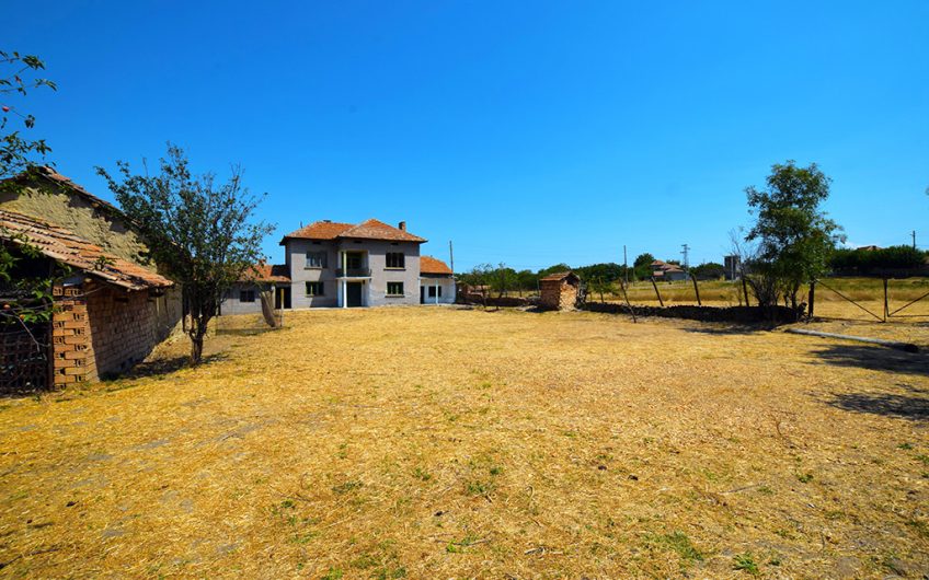 MASSIVE 4-BEDROOM TWO-STOREY HOME WITH 1,400 SQ.M. GARDEN, INTERNAL STAIRCASE & EXCEPTIONAL POTENTIAL