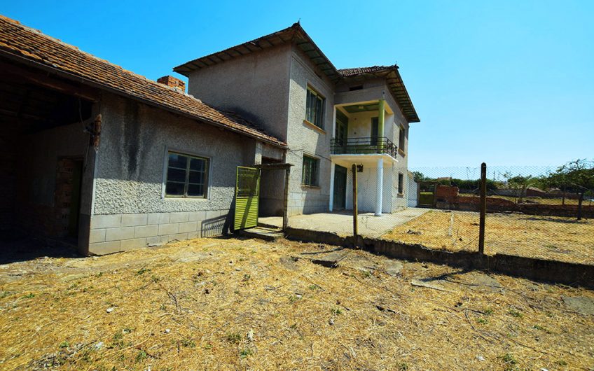 MASSIVE 4-BEDROOM TWO-STOREY HOME WITH 1,400 SQ.M. GARDEN, INTERNAL STAIRCASE & EXCEPTIONAL POTENTIAL