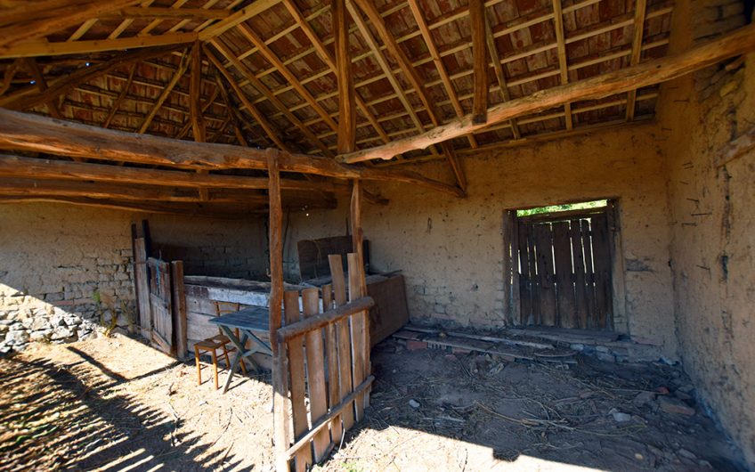 SPACIOUS FOUR-BEDROOM PROPERTY – HUGE 2,354 SQ.M. GARDEN – NUMEROUS ROOMS & OUTBUILDINGS – ENDLESS POSSIBILITIES