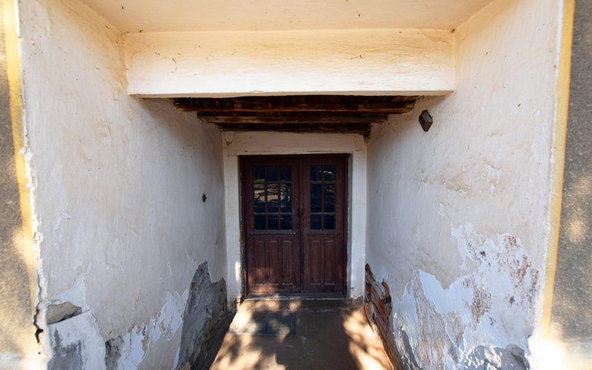 SPACIOUS FOUR-BEDROOM PROPERTY – HUGE 2,354 SQ.M. GARDEN – NUMEROUS ROOMS & OUTBUILDINGS – ENDLESS POSSIBILITIES
