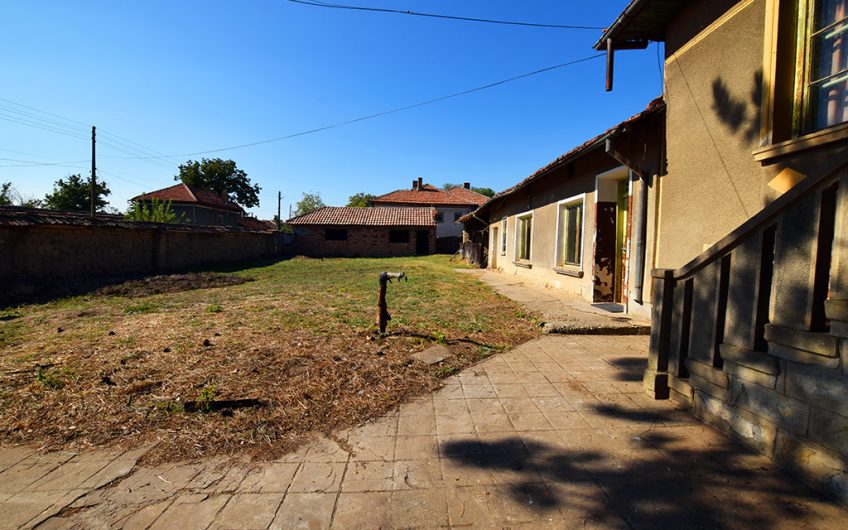 SPACIOUS FOUR-BEDROOM PROPERTY – HUGE 2,354 SQ.M. GARDEN – NUMEROUS ROOMS & OUTBUILDINGS – ENDLESS POSSIBILITIES