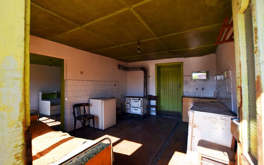SPACIOUS FOUR-BEDROOM PROPERTY – HUGE 2,354 SQ.M. GARDEN – NUMEROUS ROOMS & OUTBUILDINGS – ENDLESS POSSIBILITIES