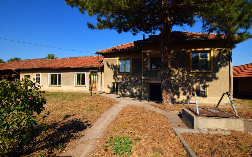 SPACIOUS FOUR-BEDROOM PROPERTY – HUGE 2,354 SQ.M. GARDEN – NUMEROUS ROOMS & OUTBUILDINGS – ENDLESS POSSIBILITIES