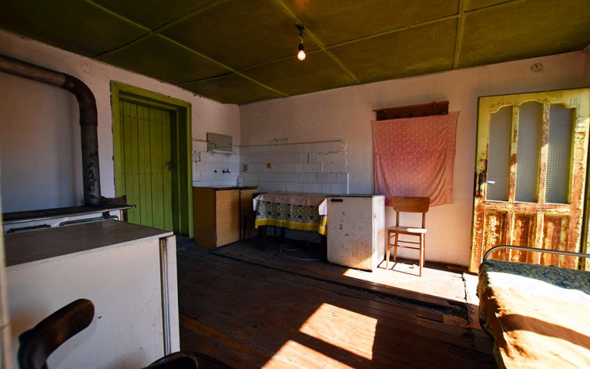 SPACIOUS FOUR-BEDROOM PROPERTY – HUGE 2,354 SQ.M. GARDEN – NUMEROUS ROOMS & OUTBUILDINGS – ENDLESS POSSIBILITIES