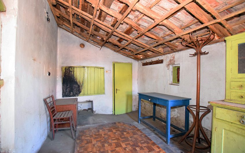 SPACIOUS FOUR-BEDROOM PROPERTY – HUGE 2,354 SQ.M. GARDEN – NUMEROUS ROOMS & OUTBUILDINGS – ENDLESS POSSIBILITIES