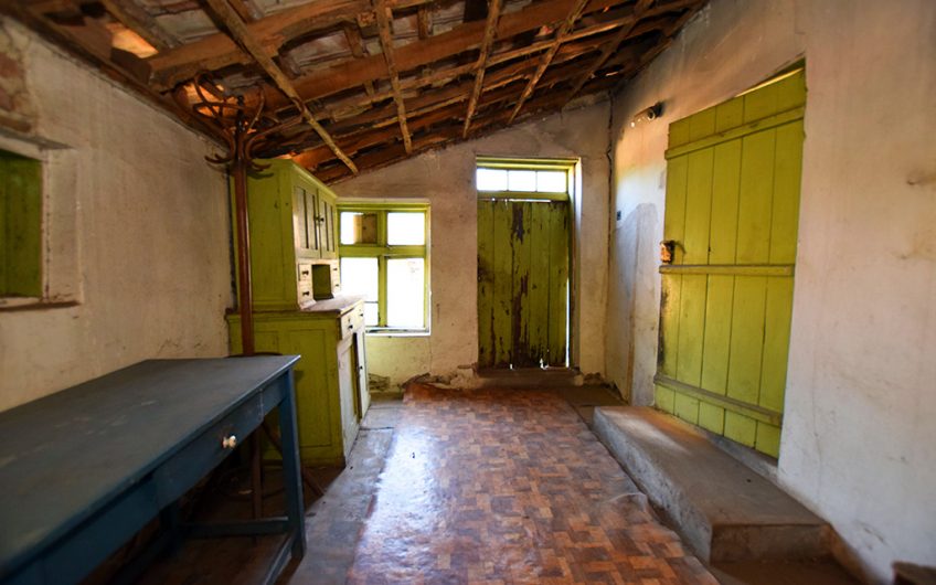 SPACIOUS FOUR-BEDROOM PROPERTY – HUGE 2,354 SQ.M. GARDEN – NUMEROUS ROOMS & OUTBUILDINGS – ENDLESS POSSIBILITIES