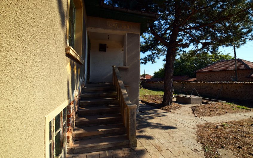 SPACIOUS FOUR-BEDROOM PROPERTY – HUGE 2,354 SQ.M. GARDEN – NUMEROUS ROOMS & OUTBUILDINGS – ENDLESS POSSIBILITIES