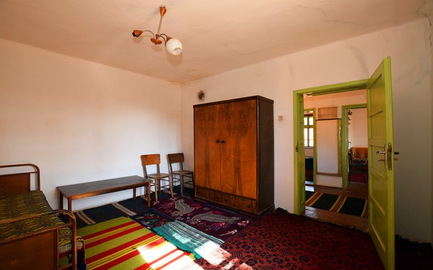 SPACIOUS FOUR-BEDROOM PROPERTY – HUGE 2,354 SQ.M. GARDEN – NUMEROUS ROOMS & OUTBUILDINGS – ENDLESS POSSIBILITIES