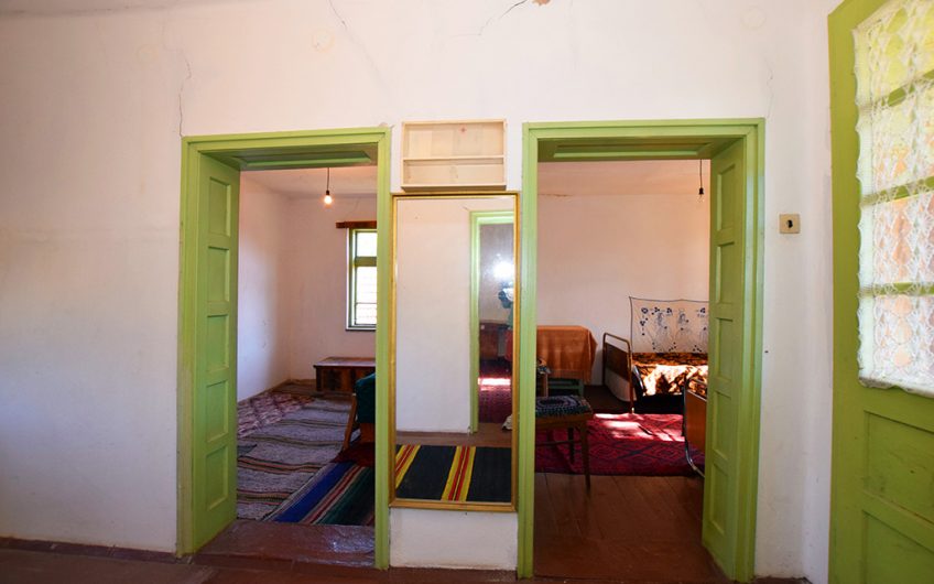 SPACIOUS FOUR-BEDROOM PROPERTY – HUGE 2,354 SQ.M. GARDEN – NUMEROUS ROOMS & OUTBUILDINGS – ENDLESS POSSIBILITIES