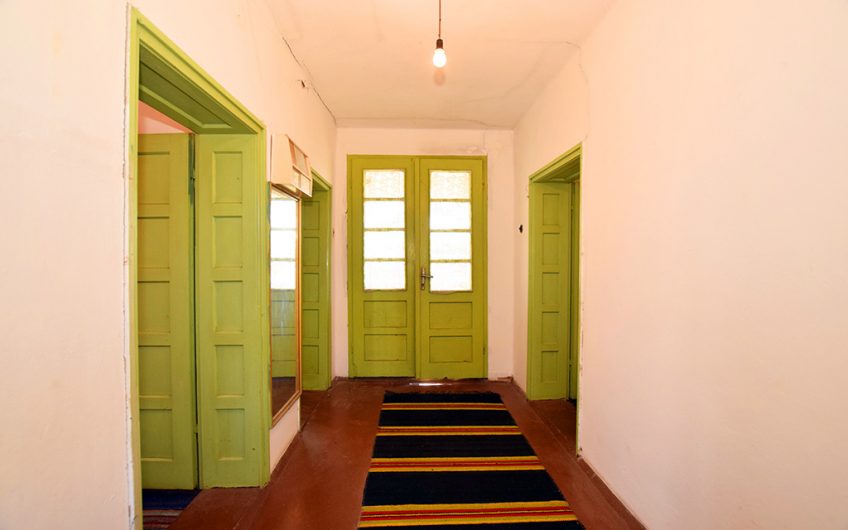 SPACIOUS FOUR-BEDROOM PROPERTY – HUGE 2,354 SQ.M. GARDEN – NUMEROUS ROOMS & OUTBUILDINGS – ENDLESS POSSIBILITIES