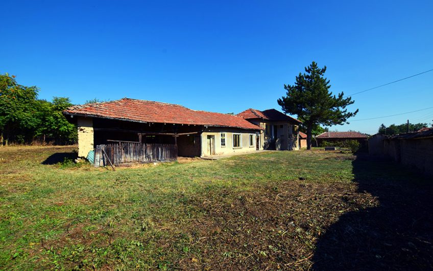 SPACIOUS FOUR-BEDROOM PROPERTY – HUGE 2,354 SQ.M. GARDEN – NUMEROUS ROOMS & OUTBUILDINGS – ENDLESS POSSIBILITIES
