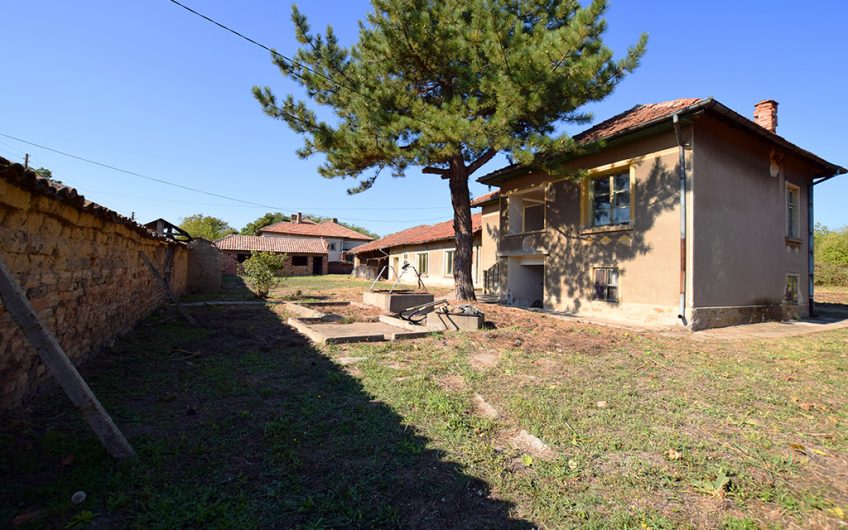 SPACIOUS FOUR-BEDROOM PROPERTY – HUGE 2,354 SQ.M. GARDEN – NUMEROUS ROOMS & OUTBUILDINGS – ENDLESS POSSIBILITIES